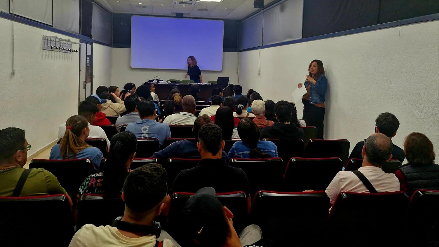 L’Eliana informa a la ciudadanía sobre el proceso de regularización extraordinaria en reuniones abiertas