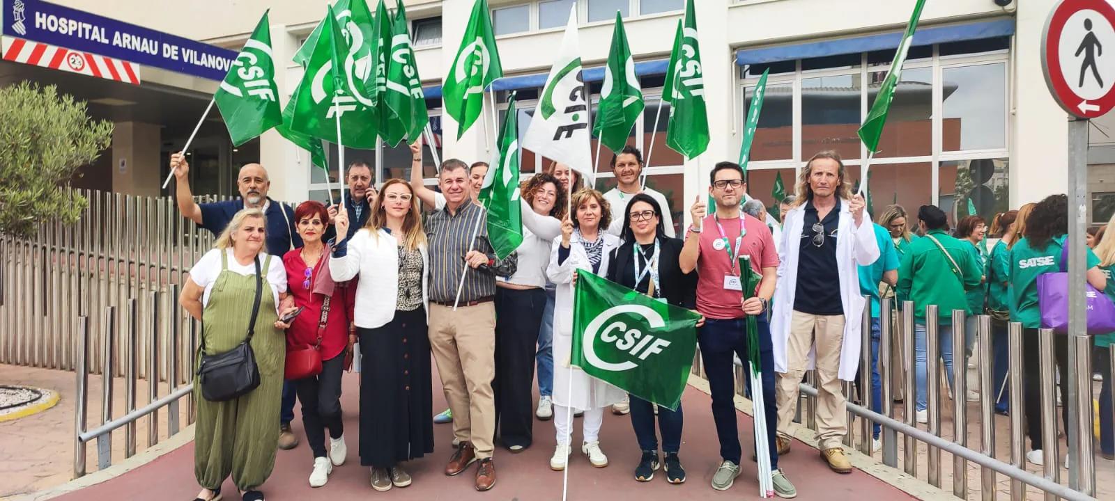 Protesta ante Urgencias del hospital de Llíria para reclamar más personal y espacio
